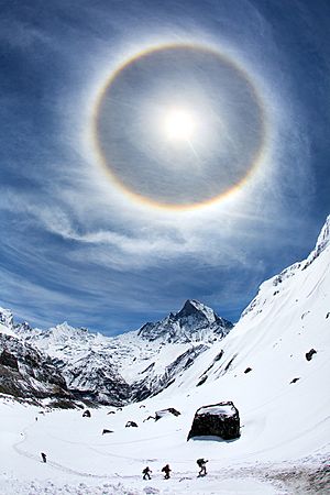 Archivo:Halo in the Himalayas