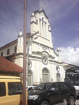 Archivo:Iglesia de San Joaquin, Cuenca -- Ecuador