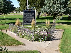 Indianola, Nebraska Pawnee grave 3.JPG
