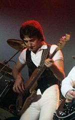 Archivo:John Deacon (1977)