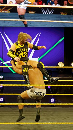 Archivo:Keith Lee pop-up powerbomb