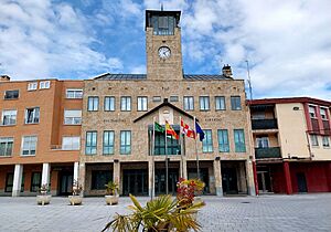 Archivo:La Cistérniga - Ayuntamiento 8
