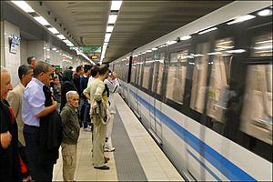 Archivo:Louverture du métro dAlger suscite lenthousiasme (6358887069)