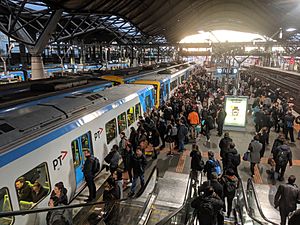 Archivo:Melbourne Train Rush Hour 01