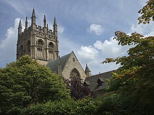 Archivo:Merton College Chapel from just north of the Meadow