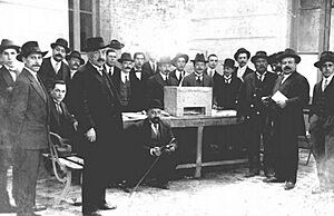 Archivo:Mesa de votación-elección presidencial chilena de 1915