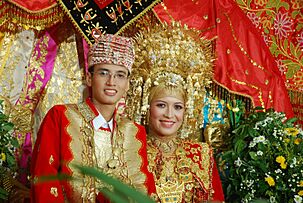 Archivo:Minangkabau wedding 2