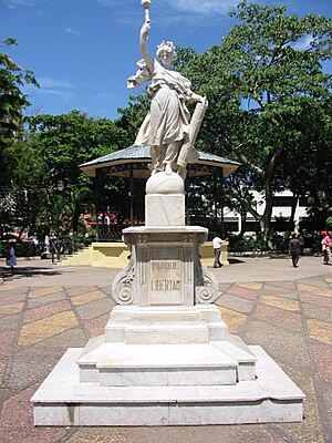 Archivo:Monumento a la Libertad