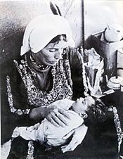 Archivo:Mother baby nakba