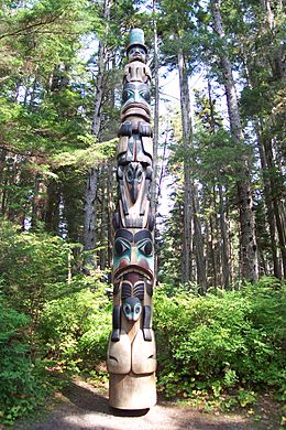 Archivo:Native Alaskan Totem Pole