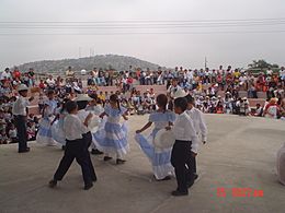 Archivo:Niños en baile típico de Guayaquil 1