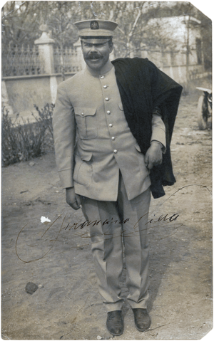 Archivo:Pancho Villa in uniform