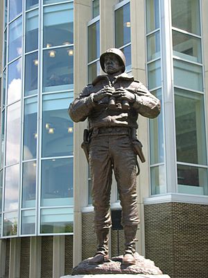 Archivo:Patton Monument 2010