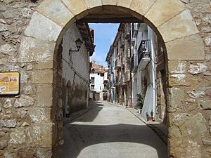 Archivo:Portal de San Roque. Murallas de Vistabella del Maestrazgo