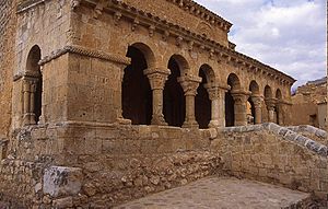 Archivo:Portico de San Miguel de Gormaz