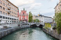Archivo:Río Ljubljanica, Liubliana, Eslovenia, 2017-04-14, DD 08