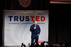 Archivo:Senator of Texas Ted Cruz at Kuhner Town Hall in New Hampshire on February 3rd, 2016 by Michael Vadon 04