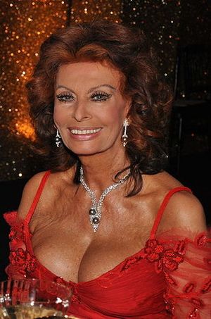 Sophia Loren in June 2009.jpg