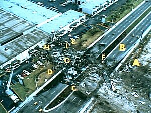 Archivo:View of Fine Air Flight 101 crash debris line