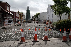 Archivo:"Under-floor heating" in the street