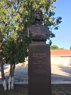 Archivo:Памятник Магубе Сыртлановой в Белогорске (2018)