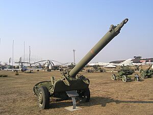 Archivo:240 mm mortar M-240-4043