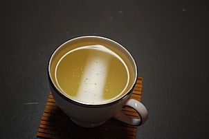 Archivo:Bai Hao Yinzhen or Silver needle White Tea