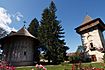 Biserica Manastirii Humorului si Turnul lui Vasile Lupu.jpg