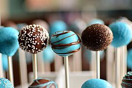 Blue and brown cakepops (13386858965).jpg