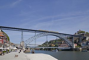 Archivo:Cais da Ribeira, Oporto, Portugal, 2012-05-09, DD 02