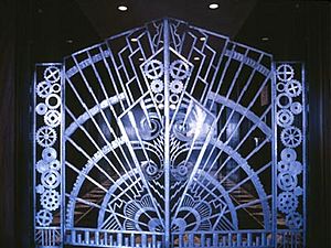 Archivo:Chanin gates