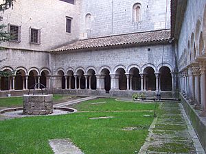 Archivo:Claustre de la Catedral de Girona-removed