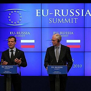 Archivo:Dmitry Medvedev and Herman Van Rompuy in Brussels (2010-12-07)