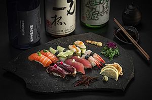 Archivo:East West sushi 01