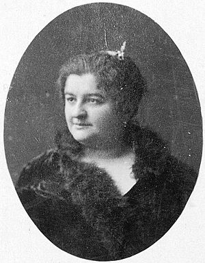 Archivo:Emilia Pardo Bazán 1887