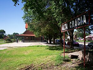 Archivo:Estación Alta Gracia, ferrocarril Mitre (actual Registro Civil).