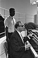 George Shearing Quintet in Holland, Hermando Peraza (bongospeler) en George Shea, Bestanddeelnr 914-3363