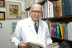 Héctor Croxatto.jpg