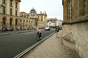 Archivo:High Street Oxford Queens College
