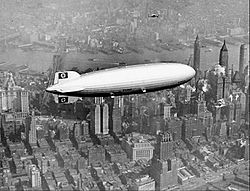 Archivo:Hindenburg over New York 1937