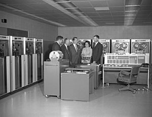 Archivo:IBM 7090 computer