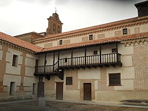 Archivo:Madrigal de las Altas Torres casa natal Isabel la Catolica 01