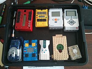 Archivo:Many Lego Mindstorms models