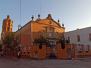 Archivo:Museo de las Constituciones (Antigua Iglesia de San Pedro y San Pablo) - CDMX