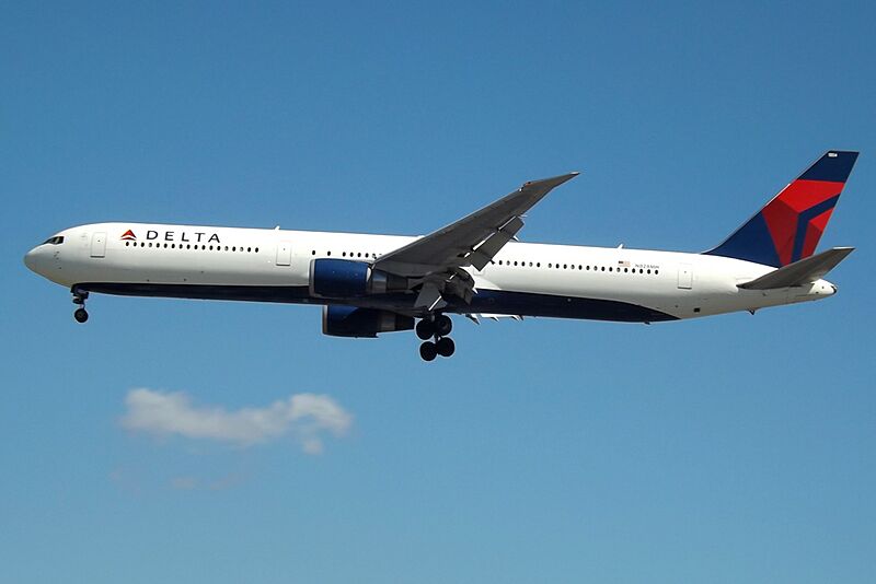 N828MH Boeing 767-400 Delta (14809100562)