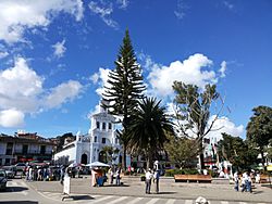 Parque principal del municipio de Marinilla.jpg