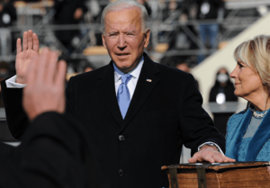Archivo:President Biden taking oath of office (cropped)