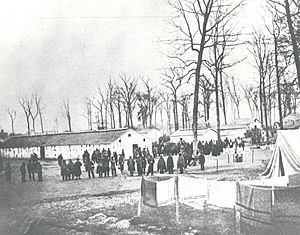 Archivo:Prisoners at Camp Morton, c. 1863