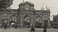 Puerta de Alcalá en Madrid exaltando el Comunismo durante la represión republicana