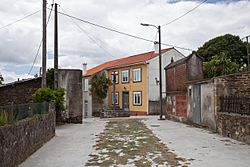 Rúa en Fontecada, Santa Comba, Galiza.jpg